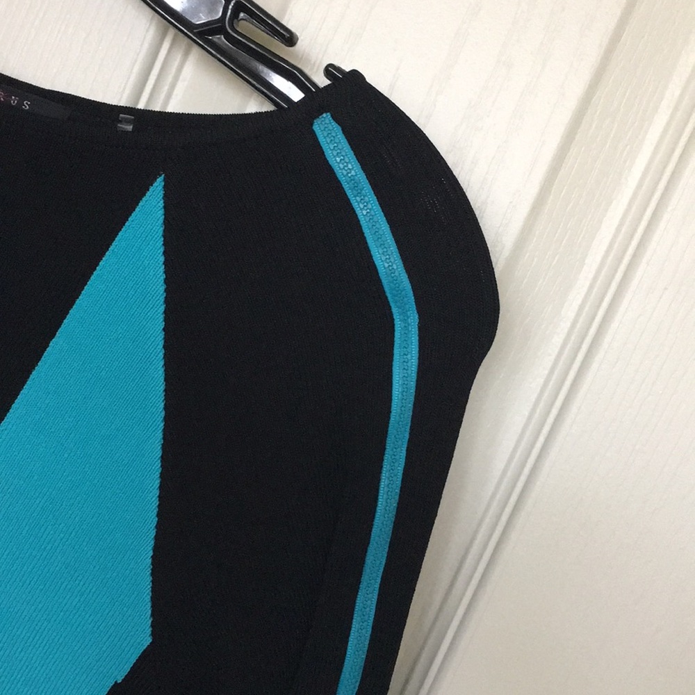 NWT Cyrus Sweater with geometric design - Picture 3 of 8